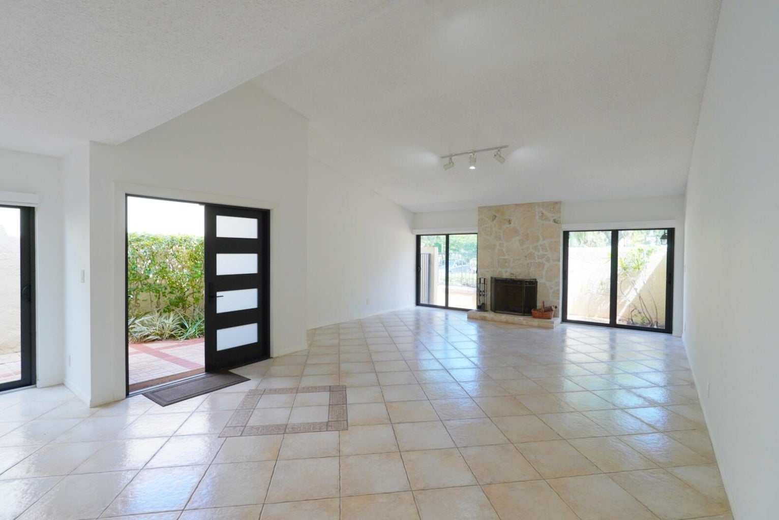 6829 Pradera Drive, Boca Raton, FL 33433